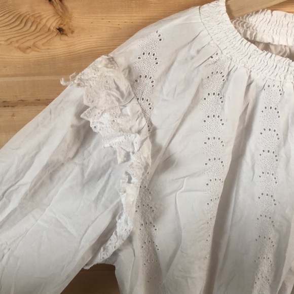 Topshop || NWOT || White Eyelet Ruffle Ling Sleeve Top - Picture 3 of 8